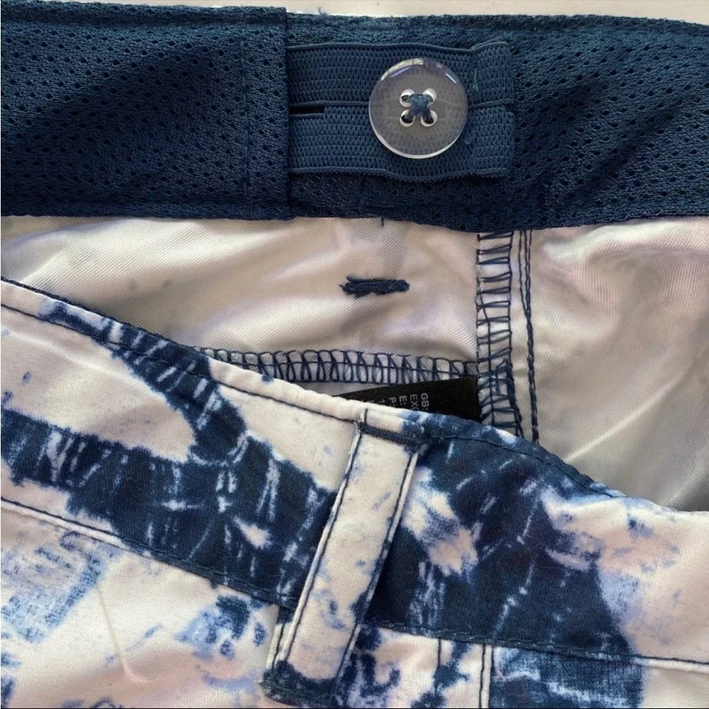 - Like-new North Face blue shorts